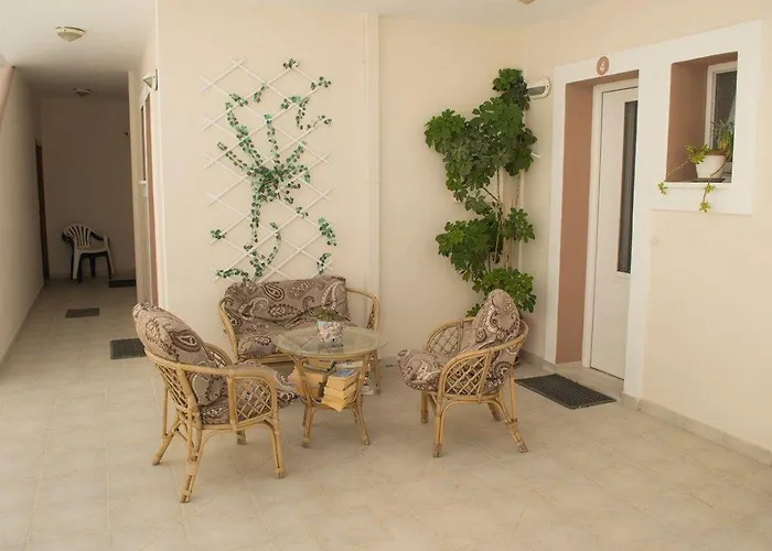 Dorana & Trekking شقة فندقية Diafánion